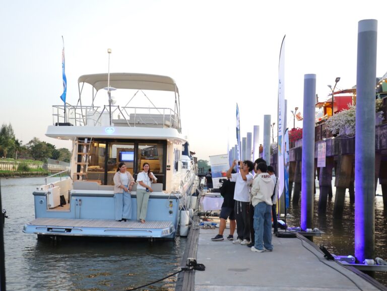 Yachting on Chao Phraya